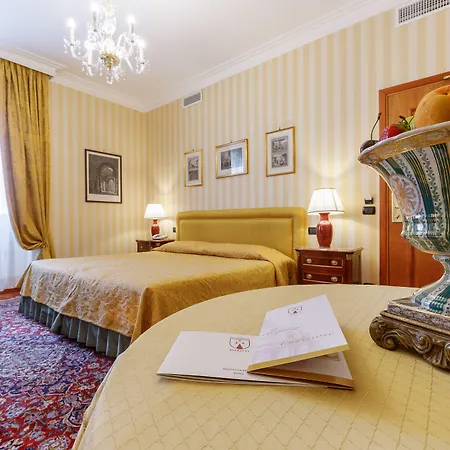 保罗六世酒店 4*