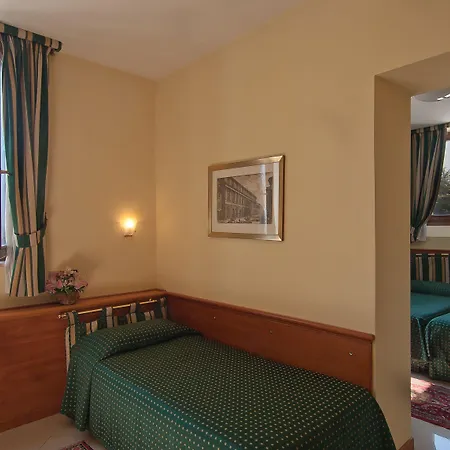 Residenza Paolo Vi 4*