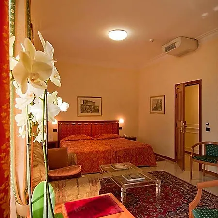Residenza Paolo Vi Hotel 4*
