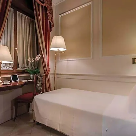 Residenza Paolo Vi Hotel