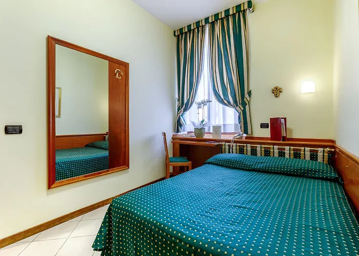 Hotel Residenza Paolo Vi 4*
