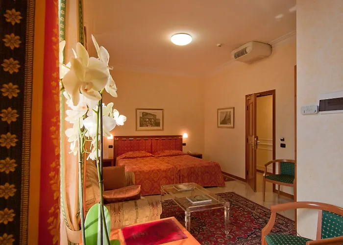 Residenza Paolo Vi 4*