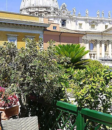 Residenza Paolo Vi 4*